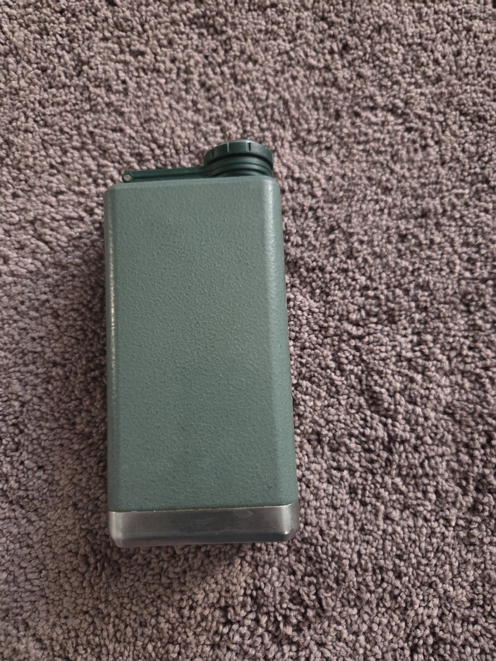 Stanley Green Insulated Flask - Portable Water Bottle - Picture 2 of 4